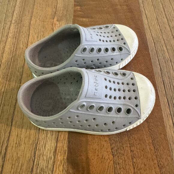 Native Toddler Shoes - Size C5 - Picture 4 of 5